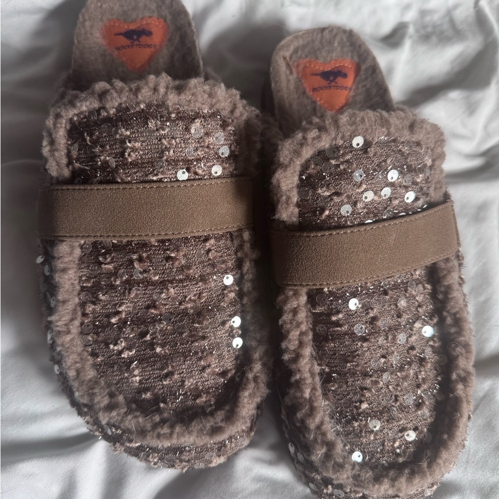Rocketdog women’s slip on furry shoes